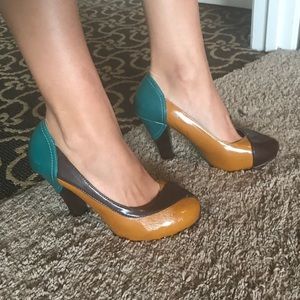 Naughty Monkey mustard brown and teal pumps